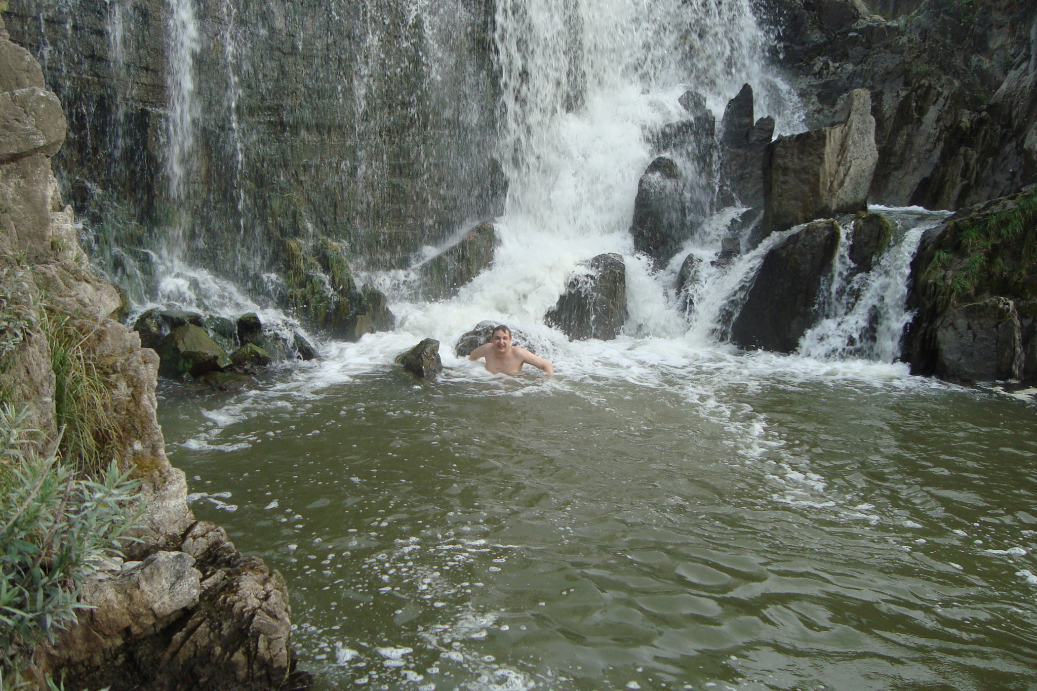 Карпысакский водопад зимой фотосессия