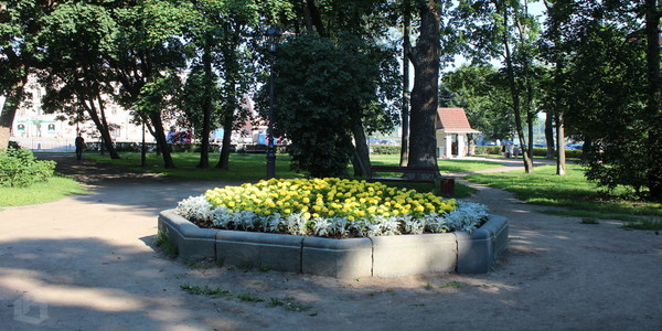 Клумба-эксфонтан в центральном парке в Выборге