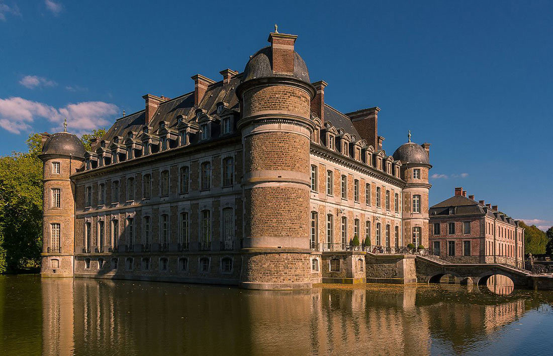 Castles 3000. Замок белёй. Замок белое Бельгия. Замок белёй фото. Château de Belœil ночью.