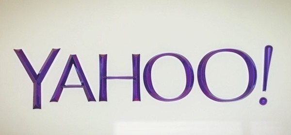 Если сразу после прихода Мариссы Майер в Yahoo многие инвесторы и аналитики прогнозировали рост прибыли и положительные перемены, то теперь их отношение изменилось. Некоторые из инвесторов напрямую обвиняют Мариссу Майер в «прожигании» более чем $3 млрд за последнее время. Глава Yahoo неоднократно тратила необоснованно большие деньги на неочевидные вещи — например, на корпоратив сотрудников за $7 млн. В итоге за 3,5 года под руководством Мариссы прибыль компании значительно снизилась при повышении расходов.