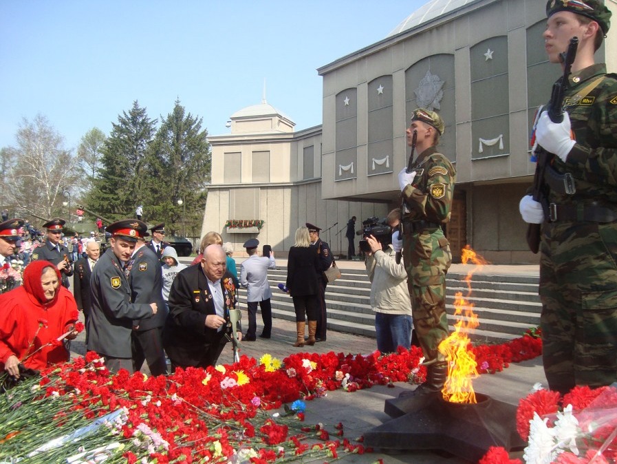 Победа красноярск. Мемориал Победы Красноярск. Музей Победы Красноярск. Памятники на мемориале Победы в Красноярске. Мемориал Победы Красмаш Красноярск.