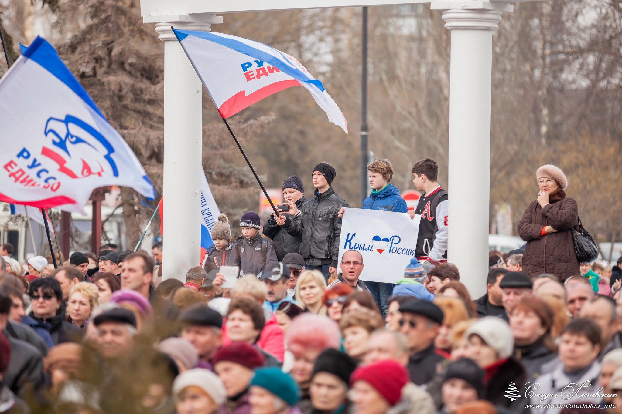 Крым новости часа. Митинги в Крыму 2014. Митинг Крым 2014 референдум. Крым митинг 2014 дети.