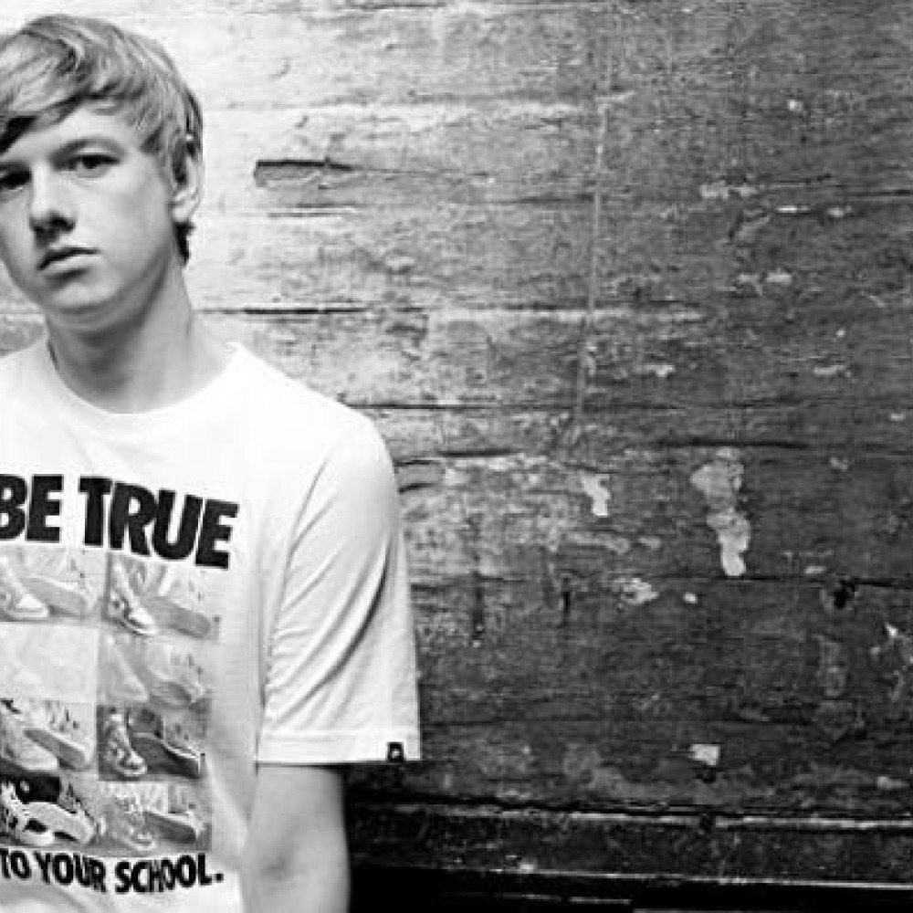 Young uk. Submerse.